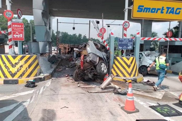 Baby boy dies, eight injured in crash at Bukit Kajang toll plaza