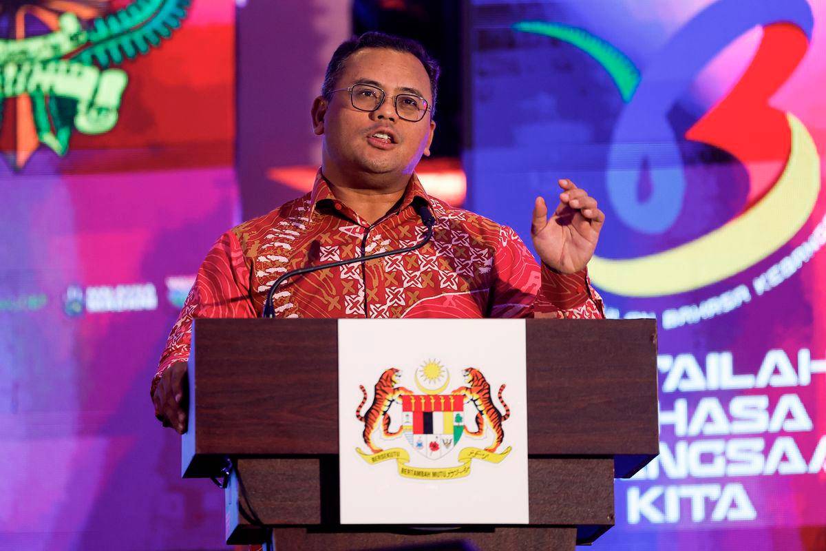 Bahasa Melayu bukan sekadar alat komunikasi, kata Amirudin Shari