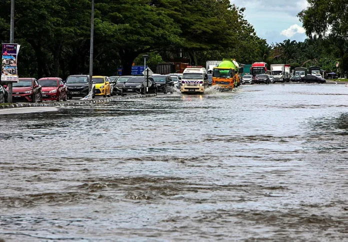 Banjir jejas tanah perkuburan Islam Kuala Trong, jenazah terkeluar