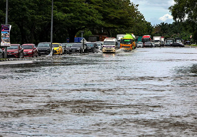 Banjir jejas tanah perkuburan Islam Kuala Trong, jenazah terkeluar Banjir jejas tanah perkuburan Islam Kuala Trong, jenazah terkeluar