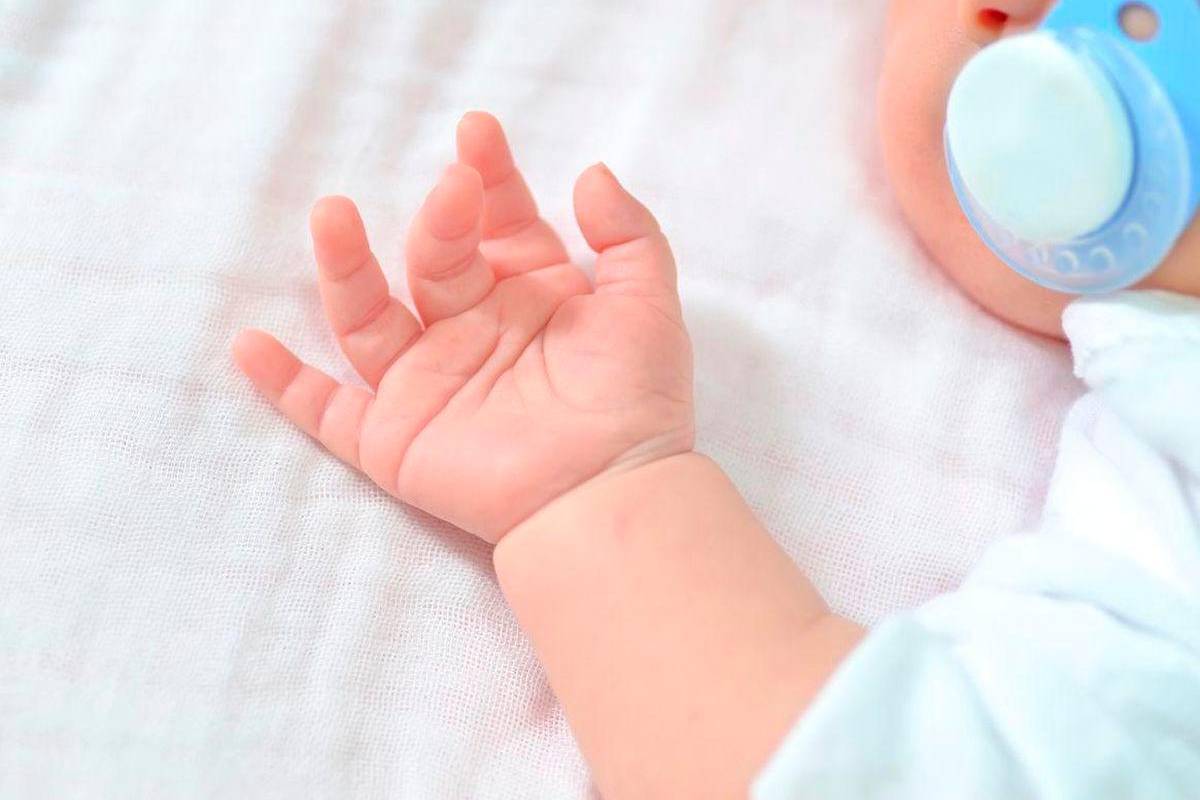 Bayi dua bulan maut disyaki ditindih ibu ketika tidur di Parit Bayi dua bulan maut disyaki ditindih ibu ketika tidur di Parit