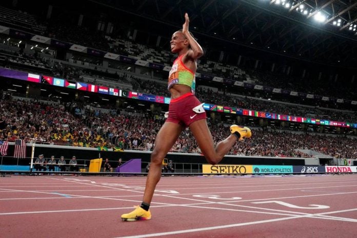 Beatrice Chebet beats Faith Kipyegon in 5,000m world title sprint finish