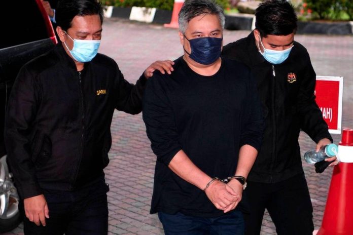 Bekas pegawai kanan SSDU bebas tuduhan guna jawatan cadang syarikat saudara