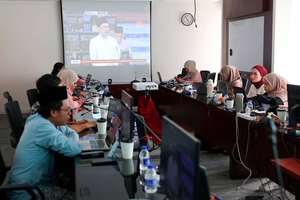 Belanjawan 2025: Penjawat awam terima bantuan khas kewangan RM500