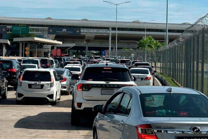 Bukit Kayu Hitam ICQS faces massive holiday rush congestion