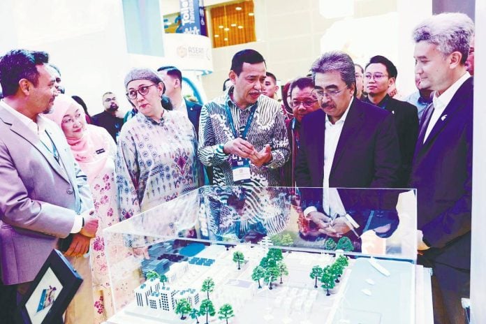 Bursa Malaysia can position itself as regional leader in carbon trading: Johari Bursa Malaysia can position itself as regional leader in carbon trading: Johari