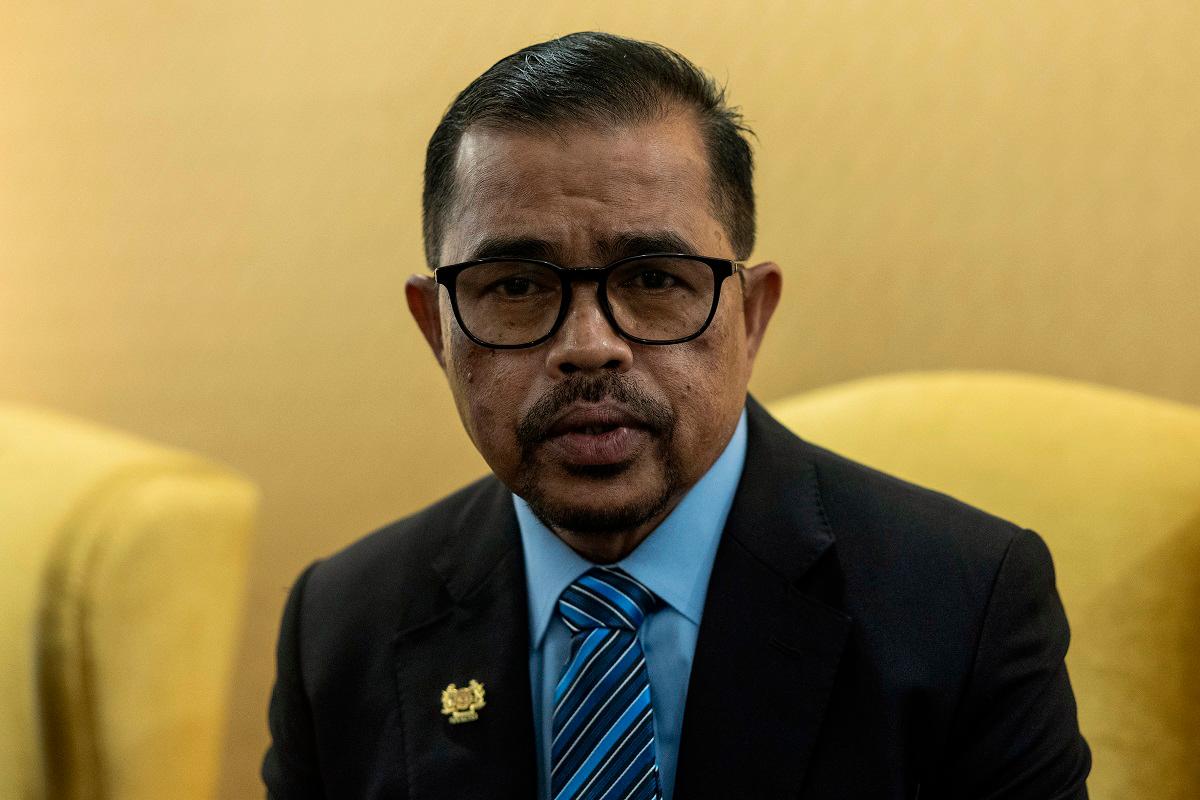 CUEPACS supports targeted RON95 subsidy for B40 and M40 civil servants CUEPACS supports targeted RON95 subsidy for B40 and M40 civil servants