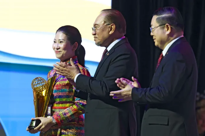 Cambodia_s_Union_of_Youth_Federations_wins_ASEAN_Prize_2025 (1)