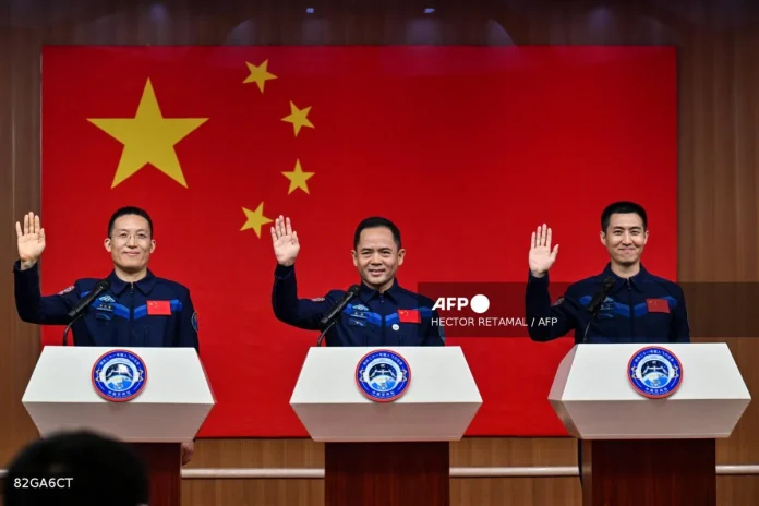 China_to_send_youngest_astronaut_and_mice_on_space_mission