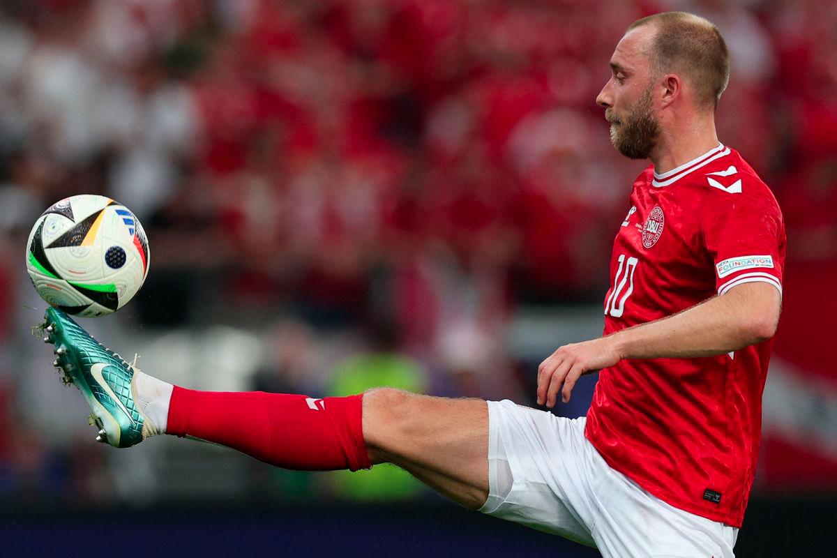 Christian Eriksen signs with Bundesliga club Wolfsburg until 2027
