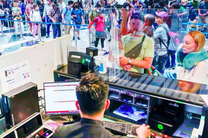 Concern over US state move to drop vaccine mandates