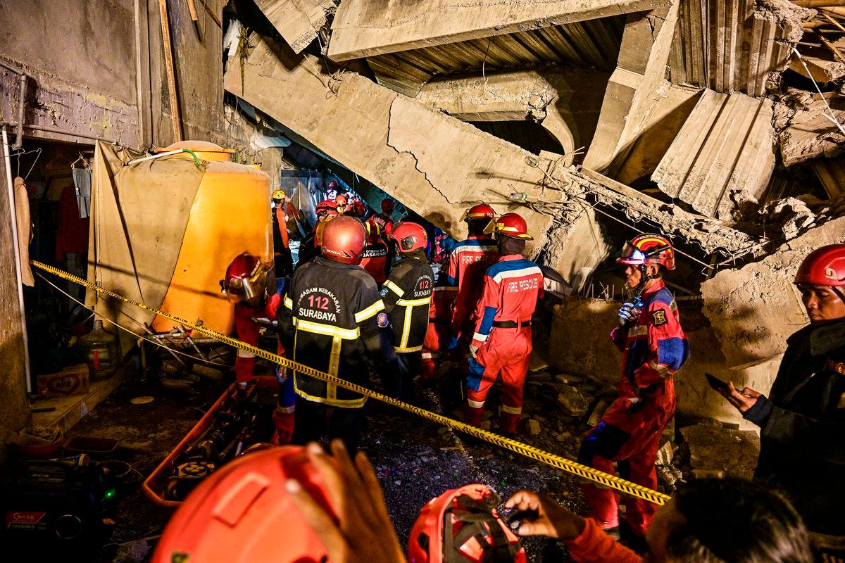 Dozens missing, three dead in Indonesia Islamic school collapse in Sidoarjo Dozens missing, three dead in Indonesia Islamic school collapse in Sidoarjo