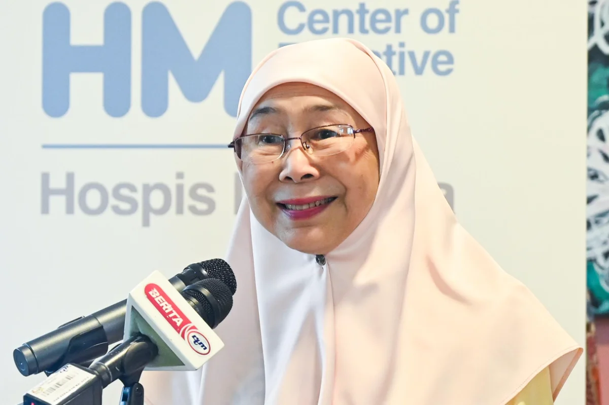 Dr_Wan_Azizah_calls_for_stronger_spirit_of_helping_others_in_community