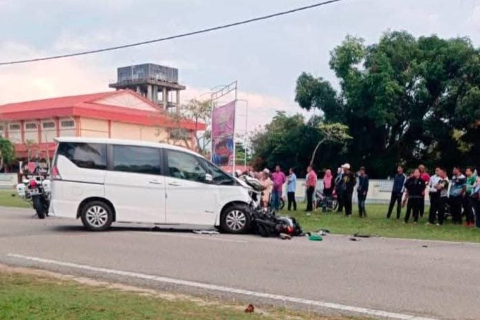Dua pelajar tingkatan satu maut motosikal langgar kereta di Jertih Dua pelajar tingkatan satu maut motosikal langgar kereta di Jertih
