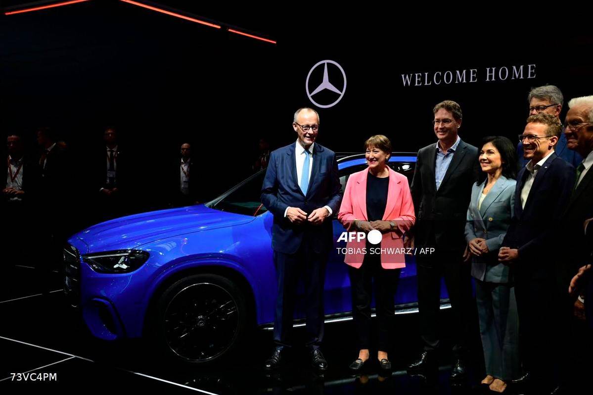 EU carmakers push for 2035 combustion engine ban rethink amid challenges