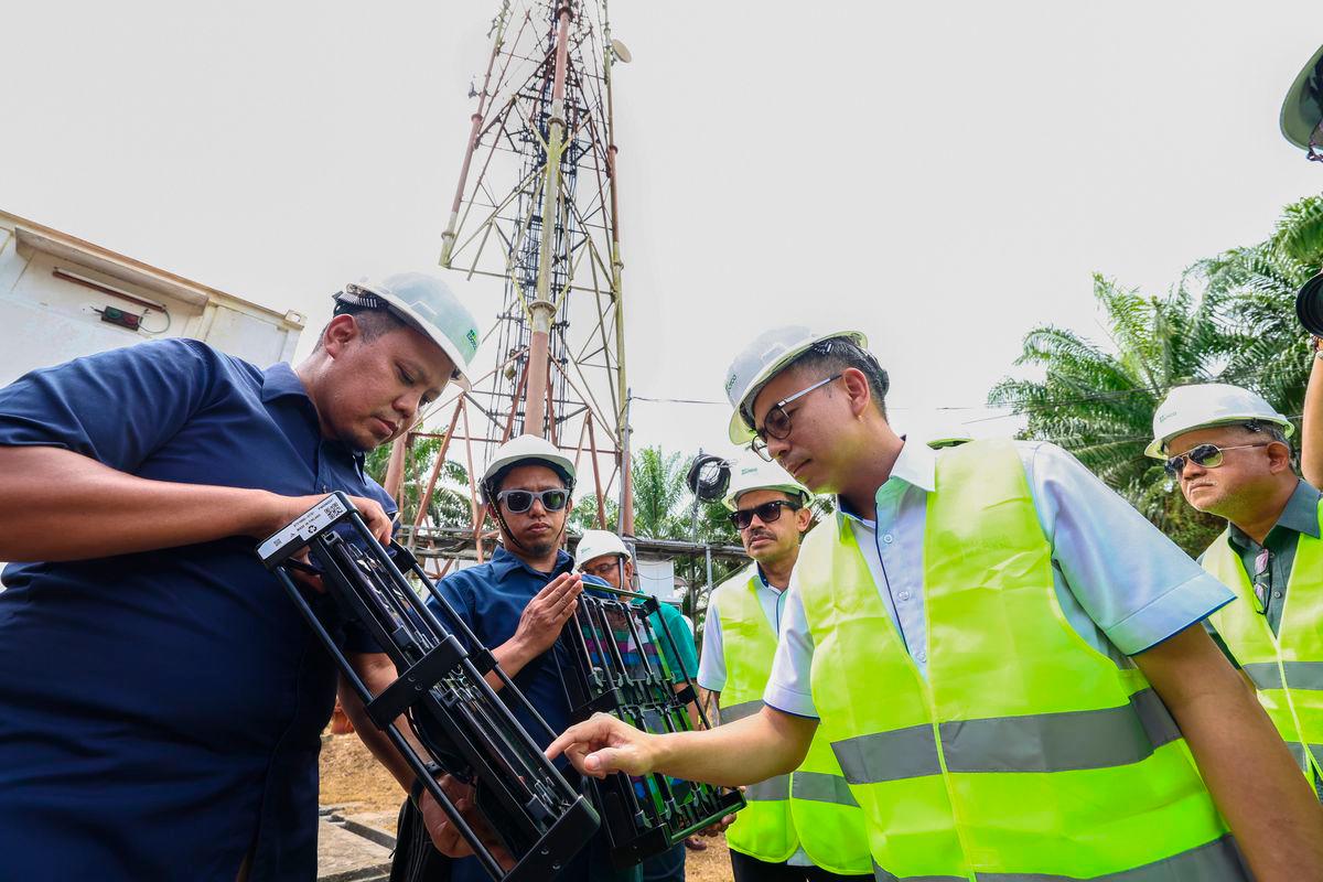 Fahmi Fadzil visits Sabah to inspect PRIME system and SARA programme Fahmi Fadzil visits Sabah to inspect PRIME system and SARA programme