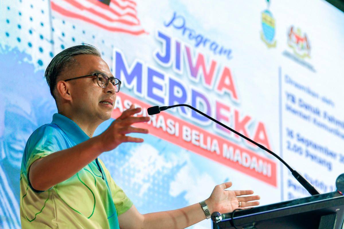 Fahmi warns public to stay cautious online for true independence