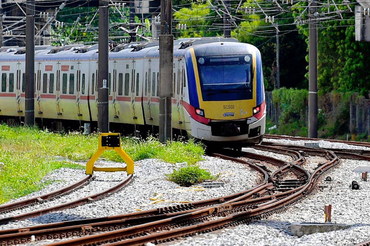 Fallen trees cause delays on KTM Komuter services in Kuala Lumpur Fallen trees cause delays on KTM Komuter services in Kuala Lumpur