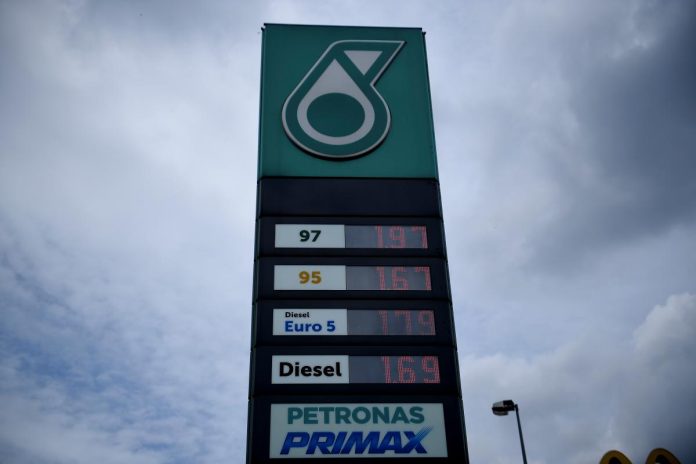 Finance ministry quashes “one-purchase-a-day” RON95 rumour