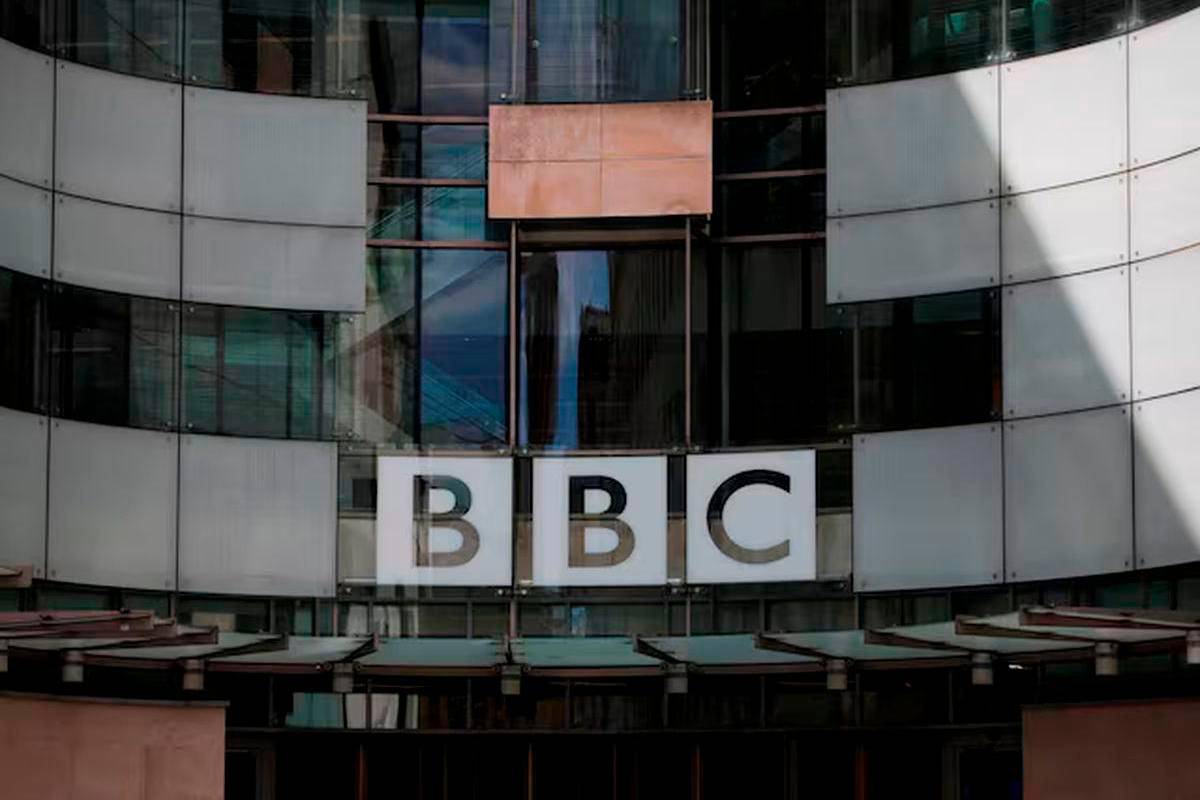 Fire breaks out at former BBC headquarters in west London, broadcaster reports Fire breaks out at former BBC headquarters in west London, broadcaster reports