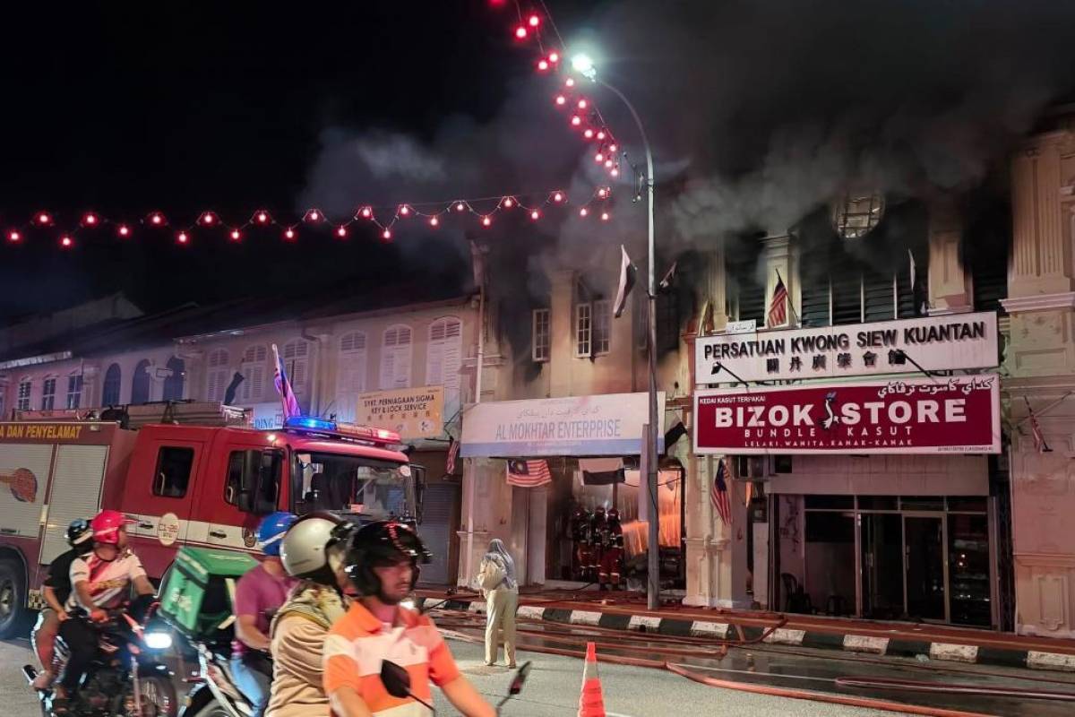 Fire destroys shops in Jalan Mahkota Kuantan, no casualties reported Fire destroys shops in Jalan Mahkota Kuantan, no casualties reported
