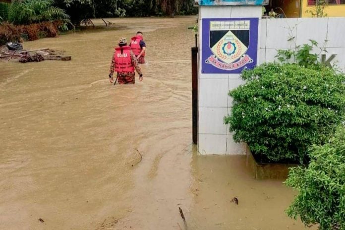 Flash floods force evacuation of over 260 in Saratok