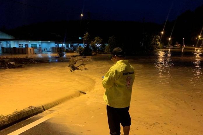 Flash floods in Kulim displace 158, two PPS activated