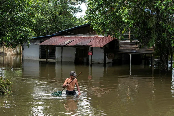 Flood situation in Perak worsens Flood situation in Perak worsens with over 2,000 evacuated