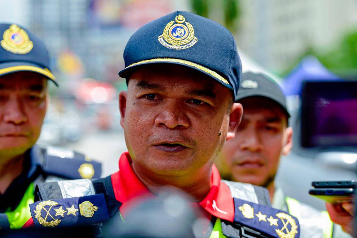 Four express bus passengers fined for not wearing seat belts in JPJ op