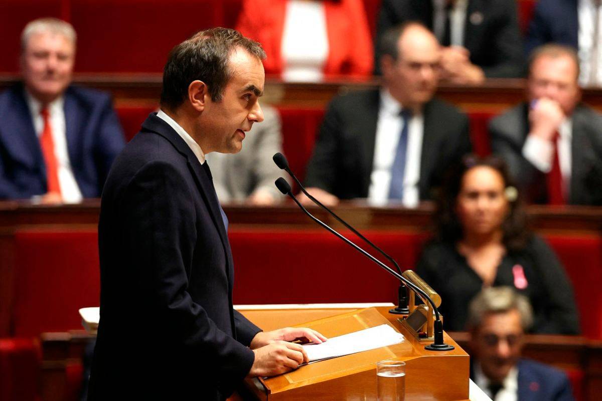 French PM faces parliament in high-stakes political crisis speech French PM faces parliament in high-stakes political crisis speech
