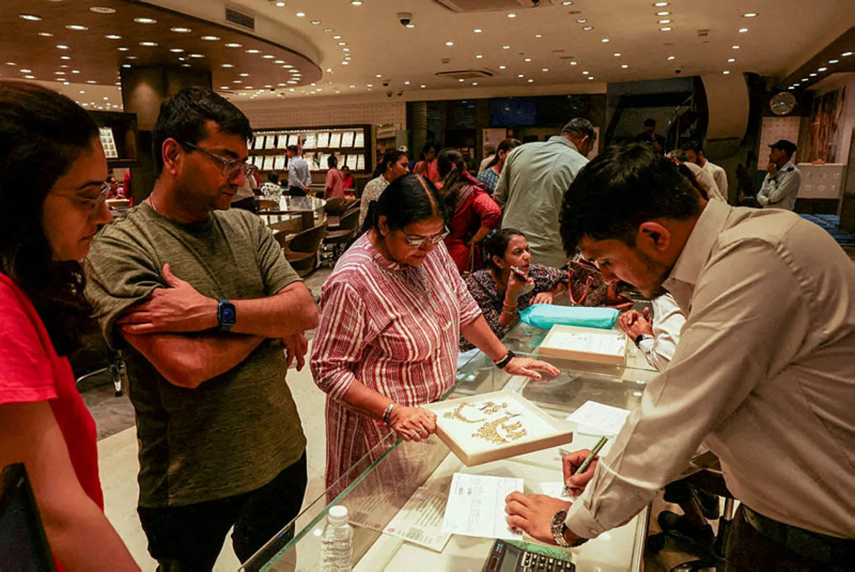Gold slips as dollar firms on Fed rate caution