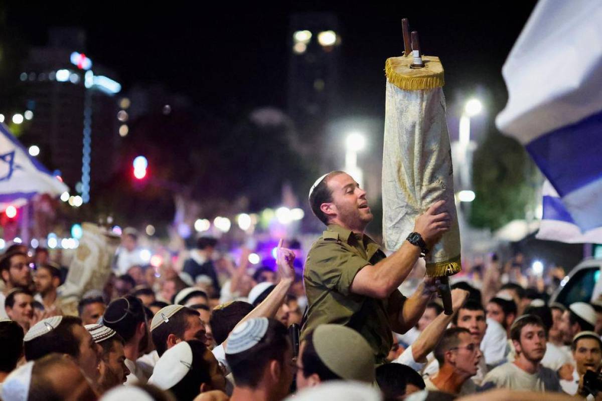 Hamas hands over hostage bodies after Israel threatens aid cut Hamas hands over hostage bodies after Israel threatens aid cut