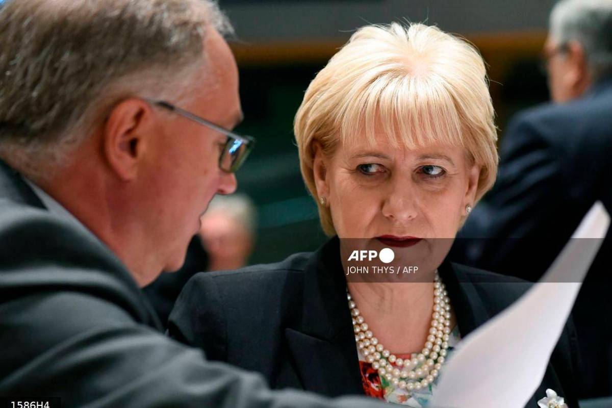 Heather Humphreys leads Irish presidential race with 22% support in new poll Heather Humphreys leads Irish presidential race with 22% support in new poll