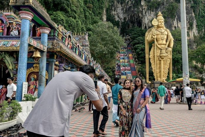 Hindus nationwide celebrate Deepavali with prayers and festive joy Hindus nationwide celebrate Deepavali with prayers and festive joy