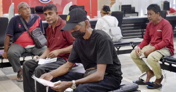 Riding the wave of silver tsunami Riding the wave of silver tsunami