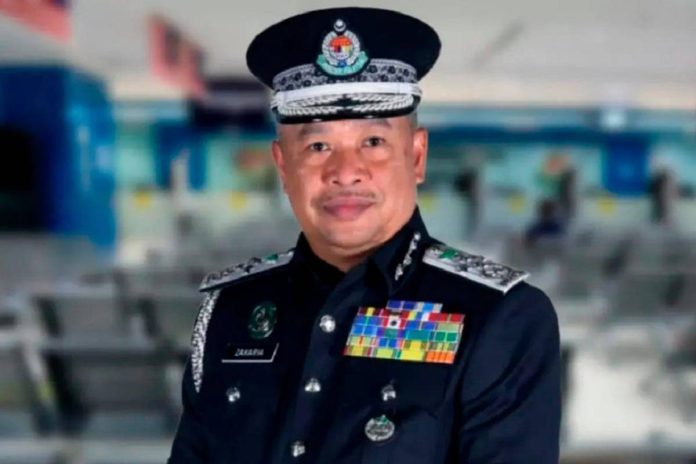 Imigresen tahan 11 warga China dalam operasi pusat judi dalam talian Imigresen tahan 11 warga China dalam operasi pusat judi dalam talian