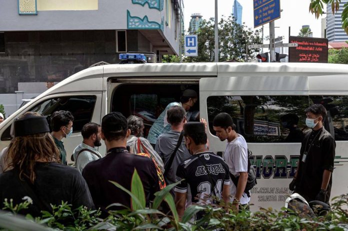 Imigresen tahan 24 pendatang tanpa izin dalam serbuan Ulu Klang