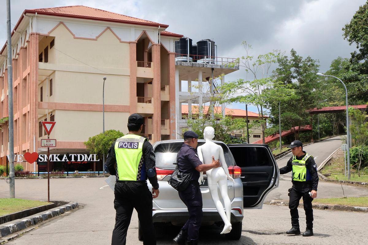 Inkues Zara Qairina: Koroner, pihak terlibat lawat lokasi kejadian Inkues Zara Qairina: Koroner, pihak terlibat lawat lokasi kejadian