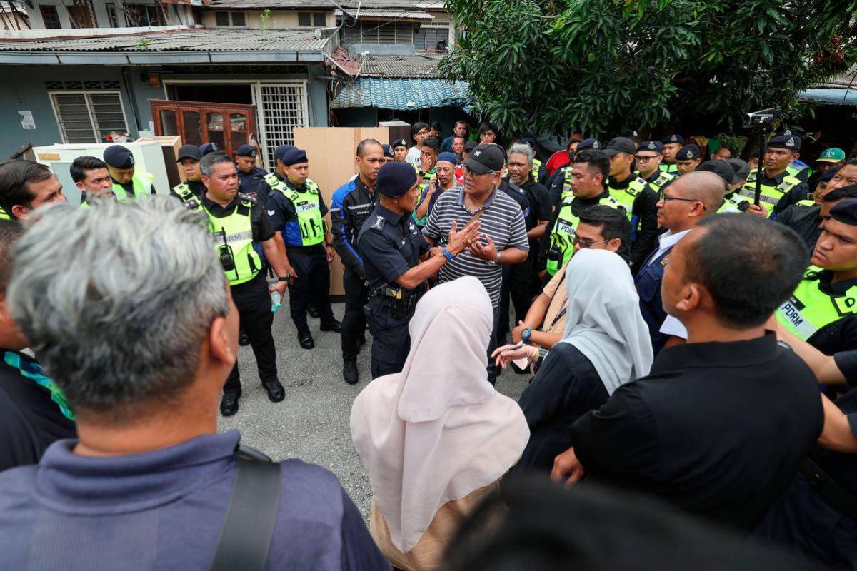 Insiden Kampung Sungai Baru: PAS hanya berdiam diri ketika anggota keselamatan dicederakan
