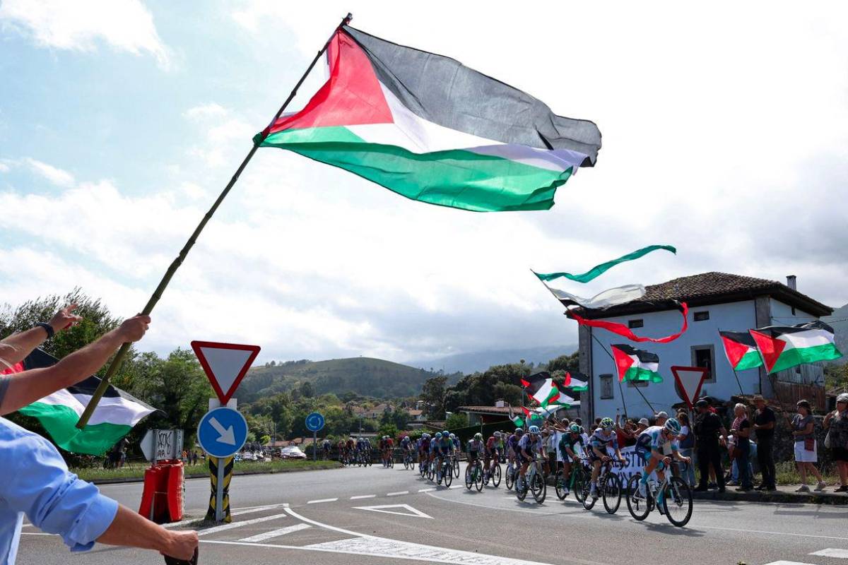 Israel Premier Tech cycling team removes name from jerseys after protests Israel Premier Tech cycling team removes name from jerseys after protests