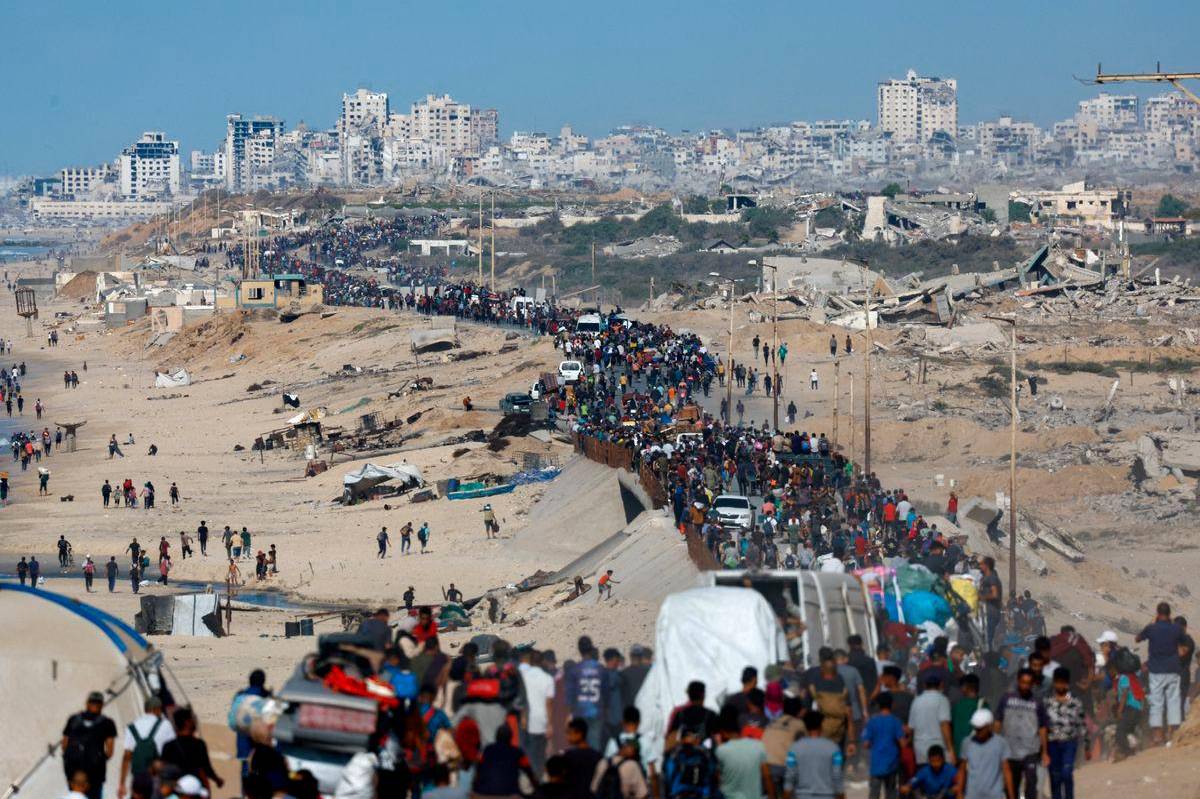 Israel declares Gaza ceasefire as Palestinians return to devastated homes