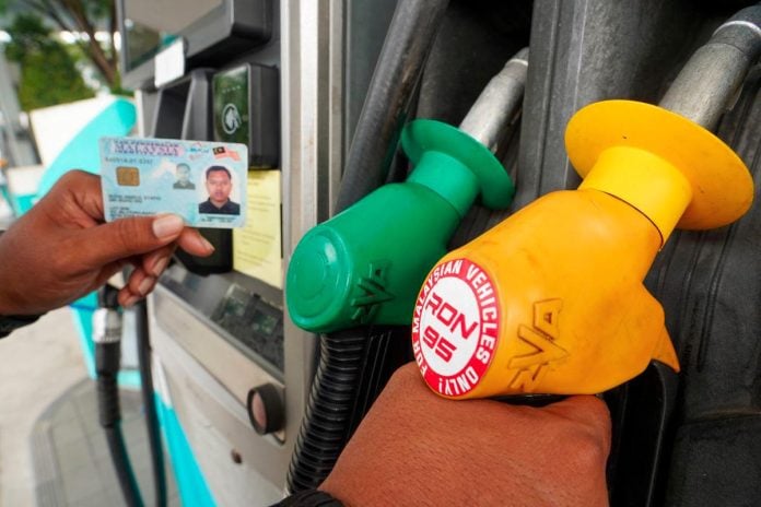 JPN Selangor urus lebih 11,000 MyKad sejak September untuk BUDI95