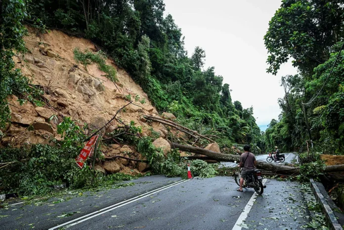 Jalan Tun Sardon ditutup sehingga 31 Oktober akibat runtuhan cerun