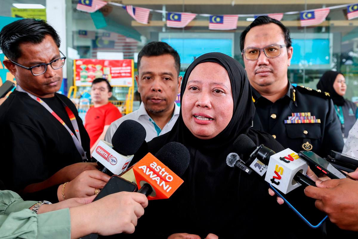 Johor tightens petrol station checks to stop foreign RON95 purchases Johor tightens petrol station checks to stop foreign RON95 purchases