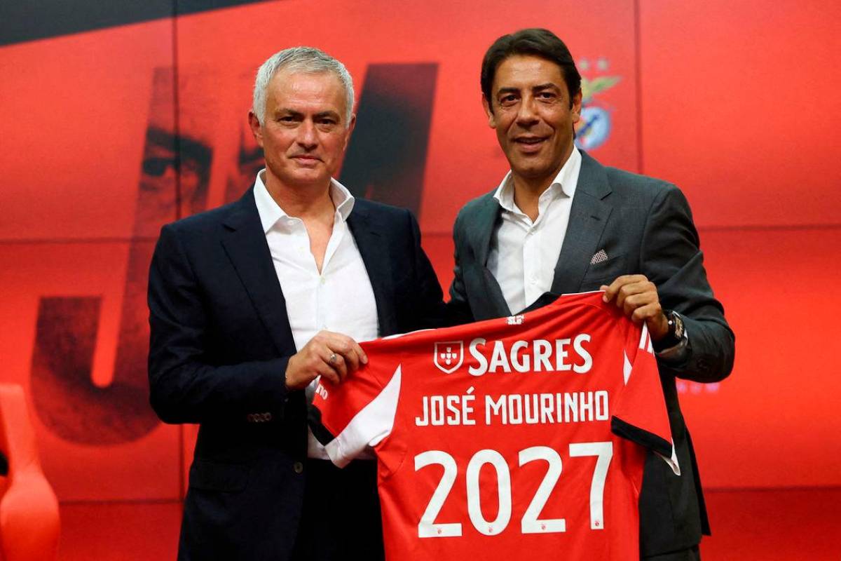 Jose Mourinho returns to Benfica as manager 25 years after debut Jose Mourinho returns to Benfica as manager 25 years after debut