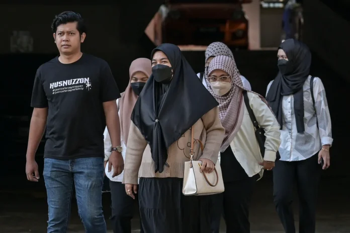 Ismanira’s husband hurls insult, calls officer ‘botak’ as wife sentenced to 5 years Ismanira’s husband hurls insult, calls officer ‘botak’ as wife sentenced to 5 years