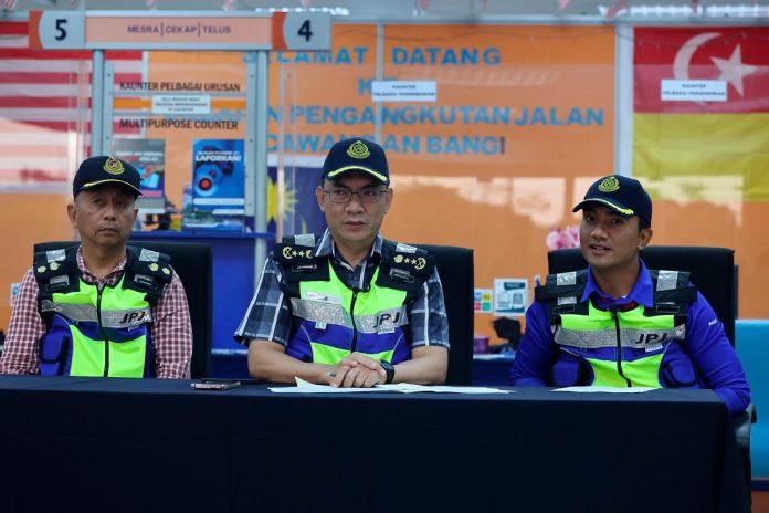 KLIA taxi tout believed to be part of a group targeting tourists