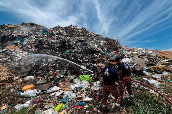 Kebakaran tapak pelupusan sampah Pulau Burung padam selepas 10 jam