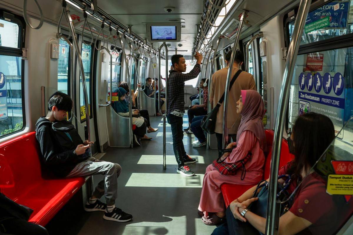 Kelana Jaya LRT service disruption between Universiti and Abdullah Hukum stations Kelana Jaya LRT service disruption between Universiti and Abdullah Hukum stations