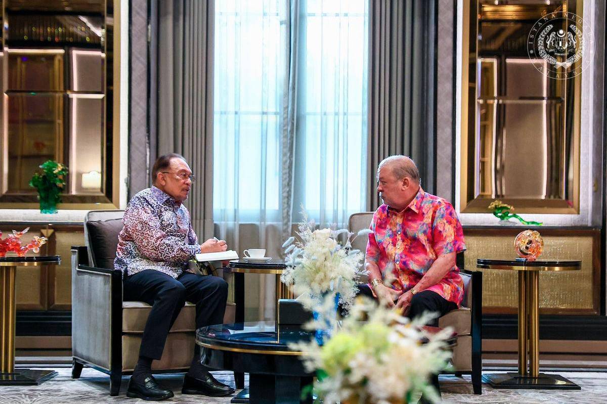King grants PM Anwar audience for briefing on current national issues